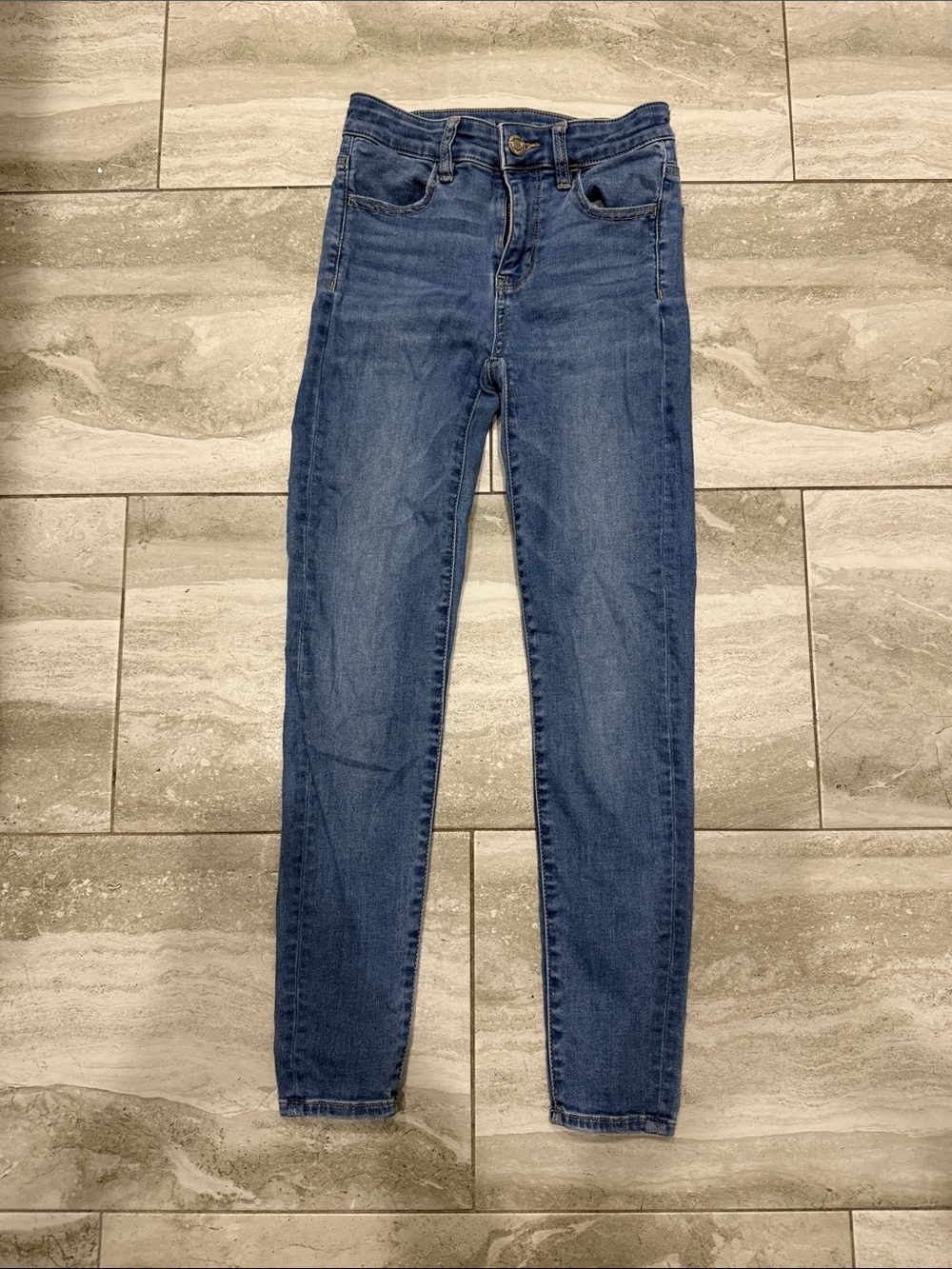 American Eagle Outfitters Skinny Jeans in Medium Blue Wash